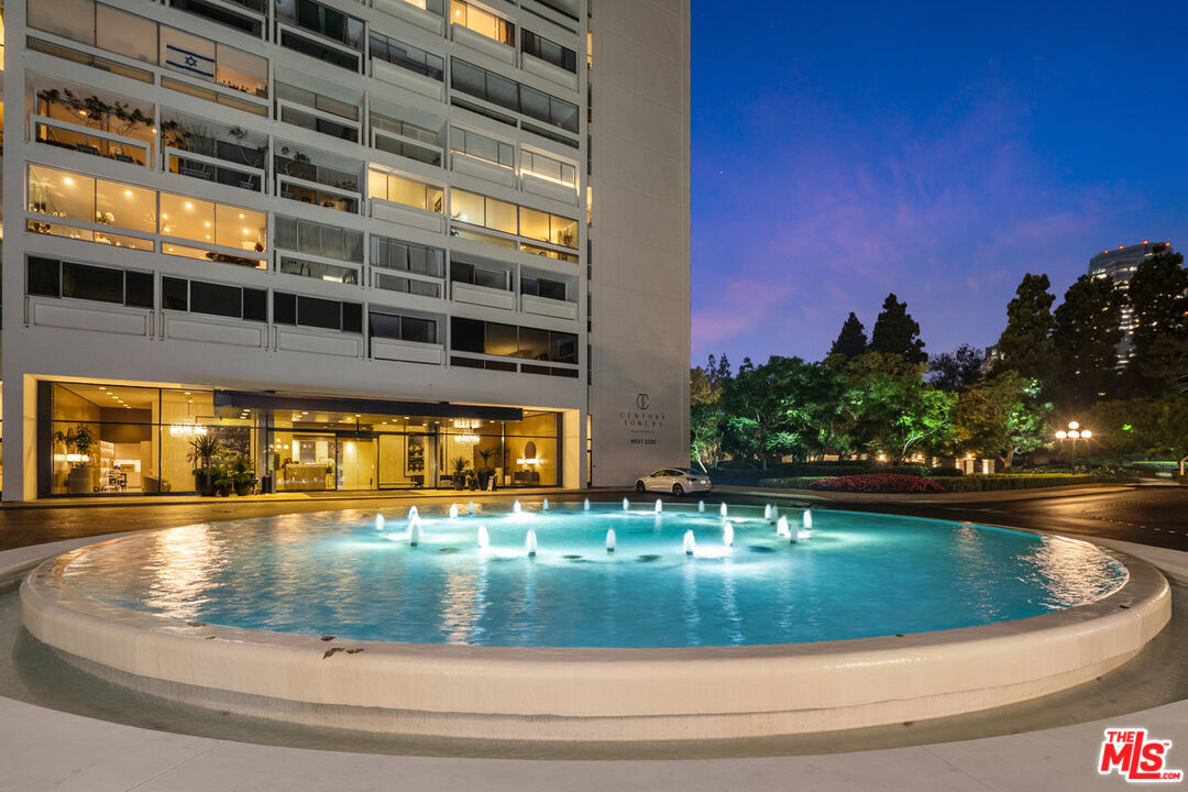 2220 Avenue Of The Stars Unit: 702