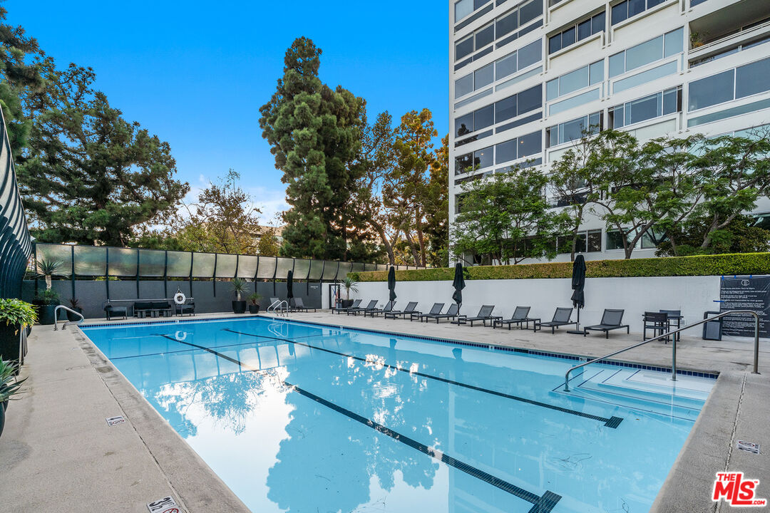 2220 Avenue Of The Stars Unit: 702