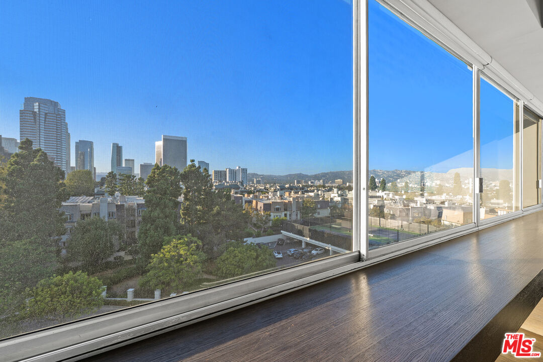 2220 Avenue Of The Stars Unit: 702