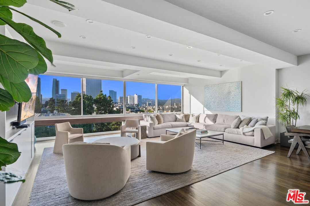 2220 Avenue Of The Stars Unit: 702