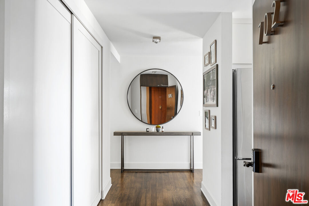 2220 Avenue Of The Stars Unit: 702