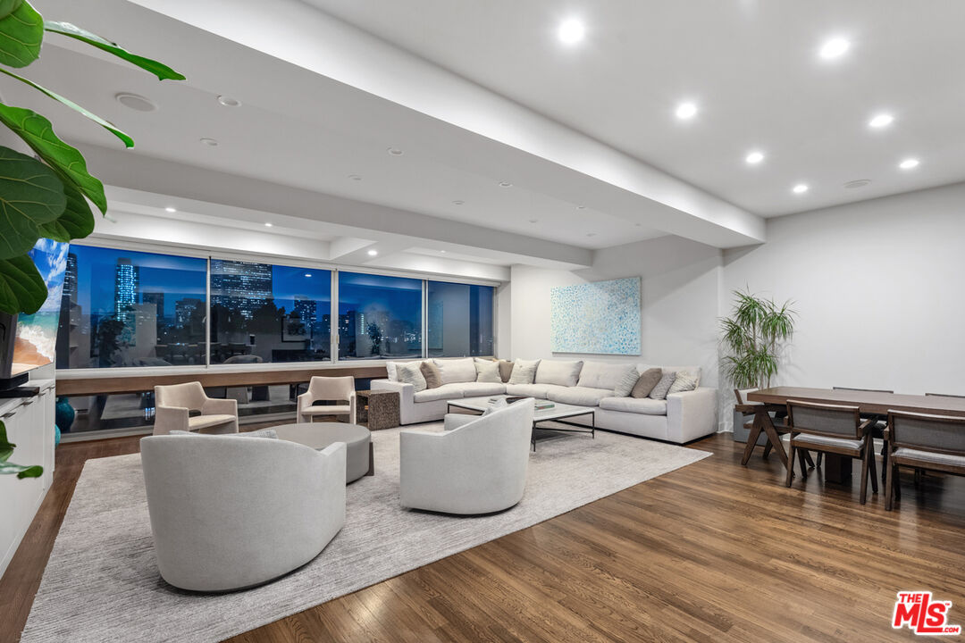 2220 Avenue Of The Stars Unit: 702