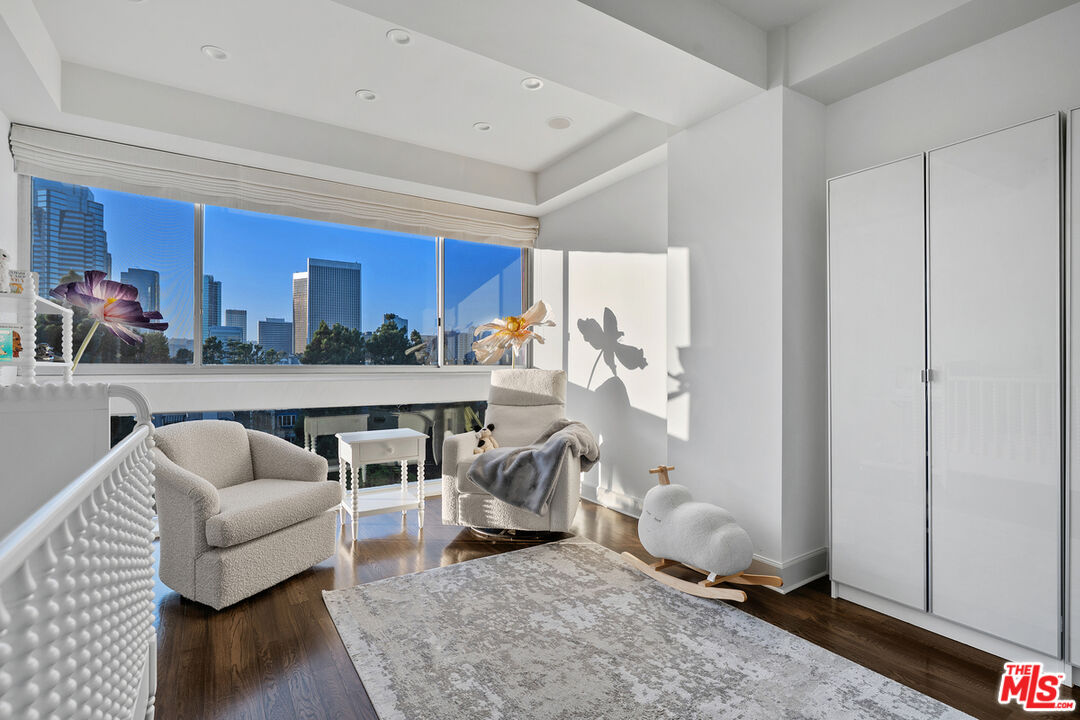 2220 Avenue Of The Stars Unit: 702