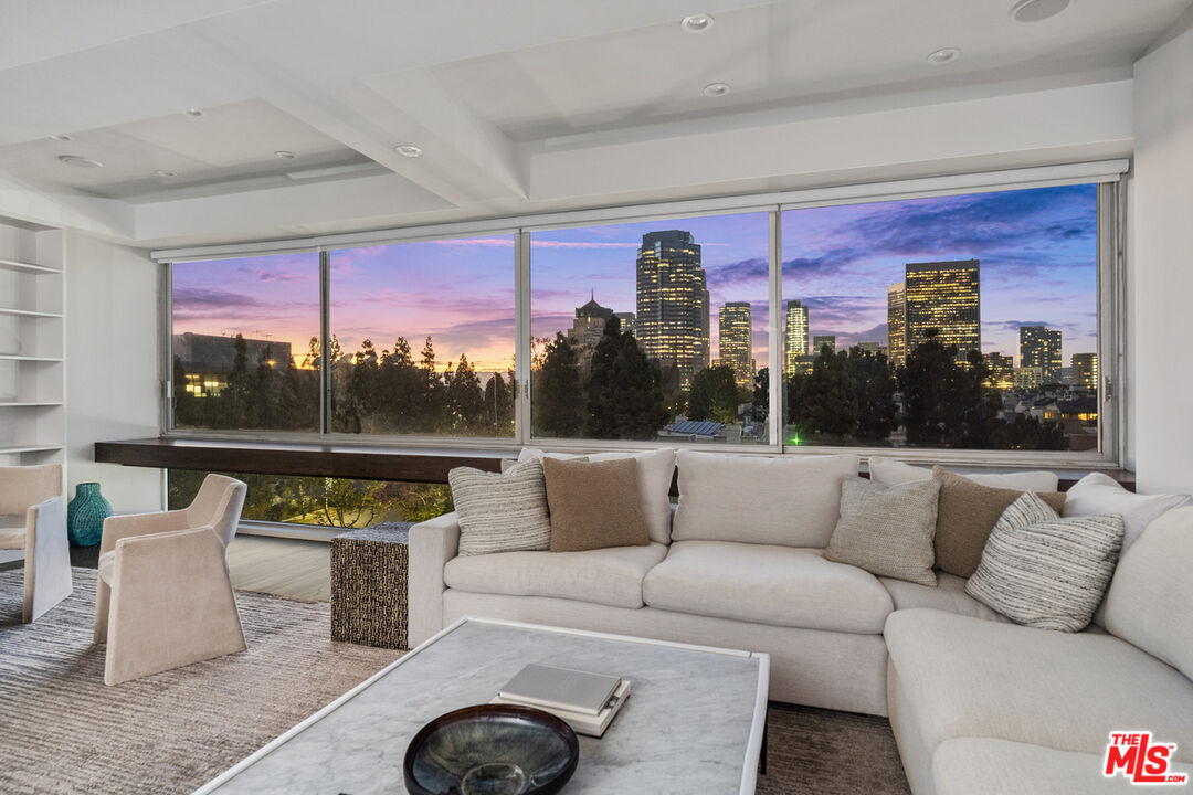 2220 Avenue Of The Stars Unit: 702