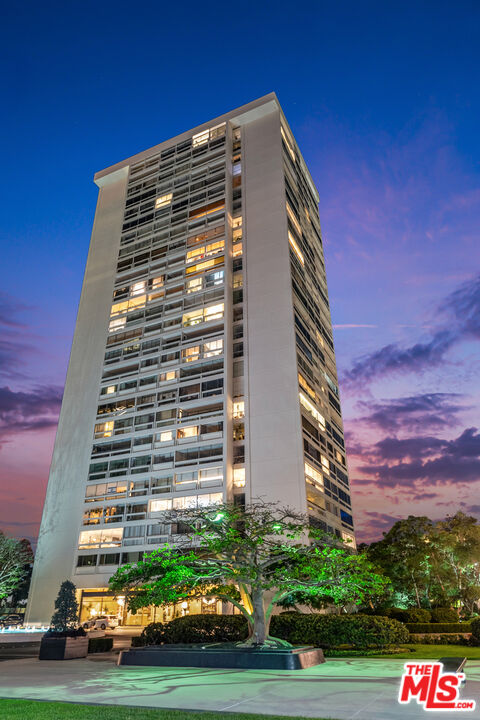 2220 Avenue Of The Stars Unit: 702