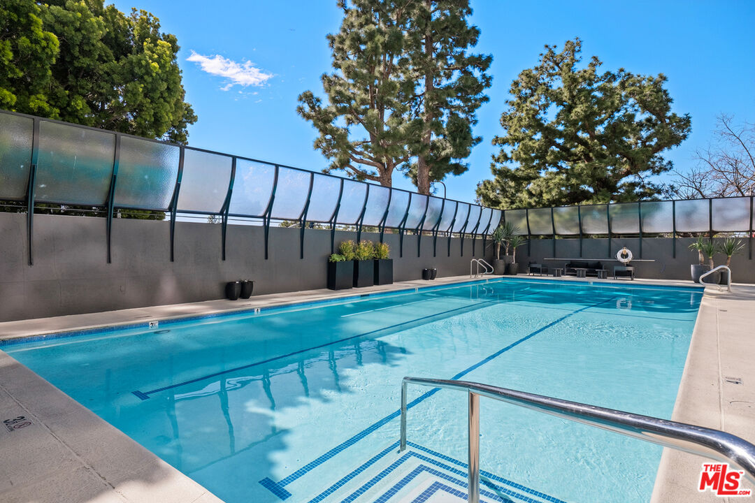 2220 Avenue Of The Stars Unit: 702