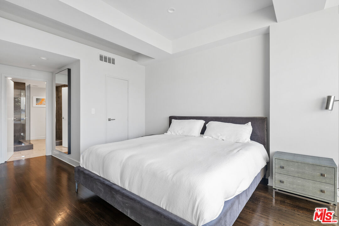 2220 Avenue Of The Stars Unit: 702