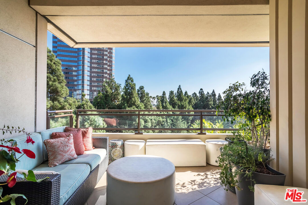 1 W Century Dr Unit: 4B