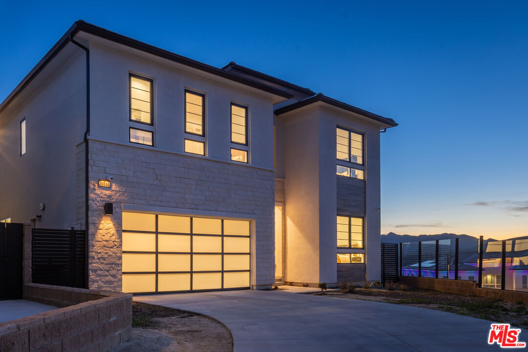 20668 W Hummingbird Ct