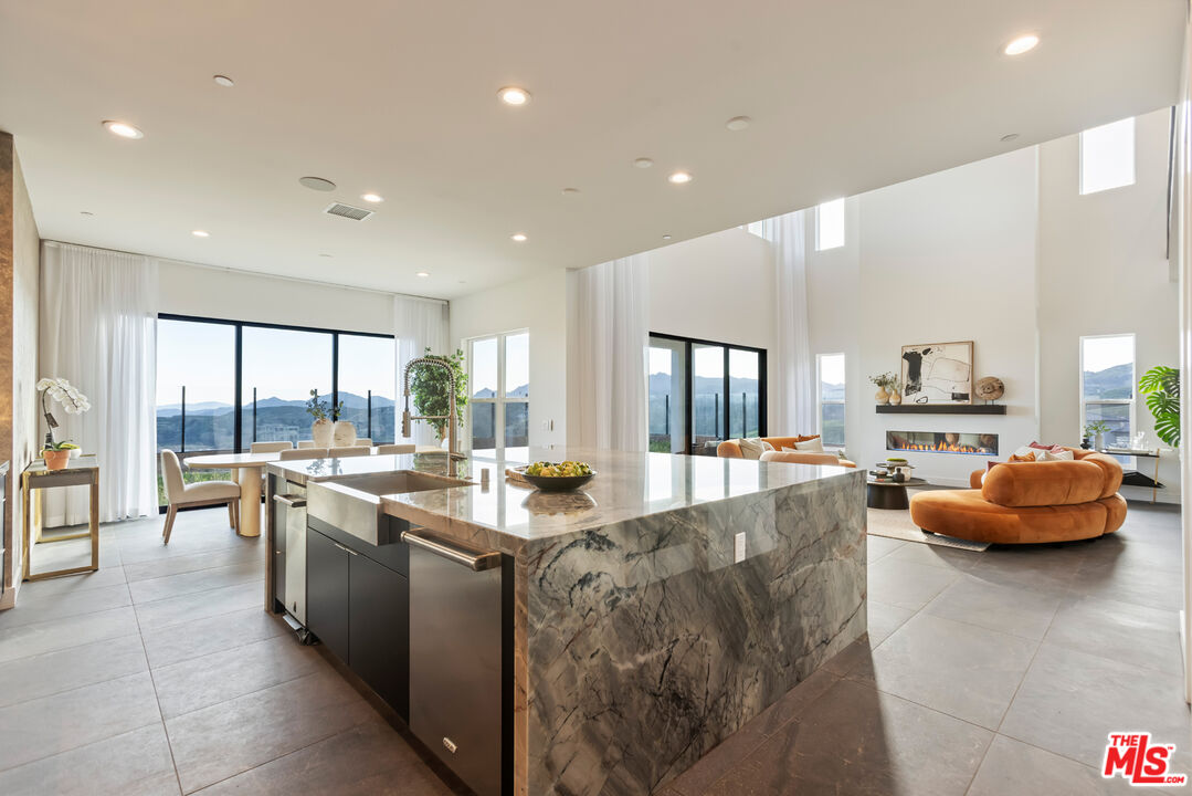 20668 W Hummingbird Ct