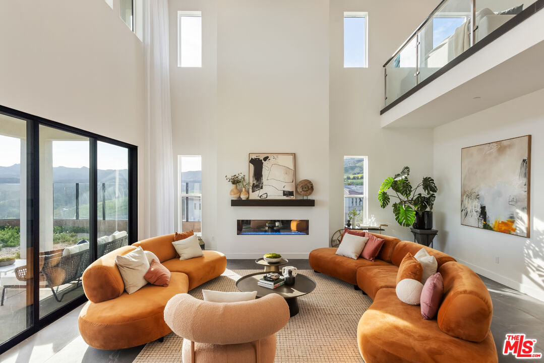 20668 W Hummingbird Ct