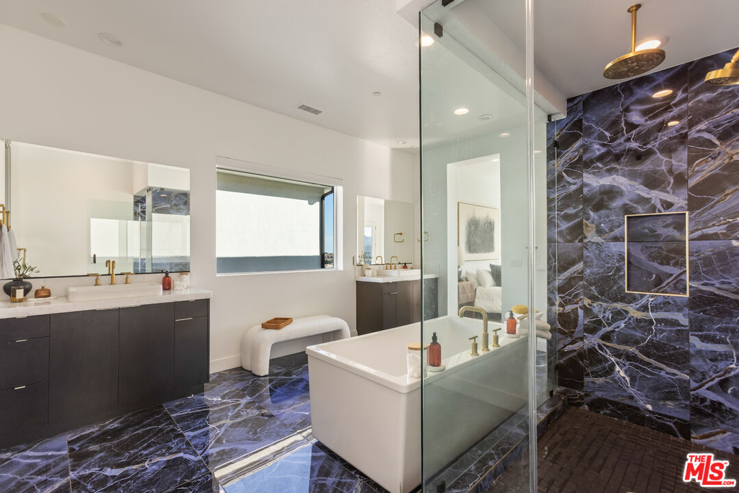 20668 W Hummingbird Ct