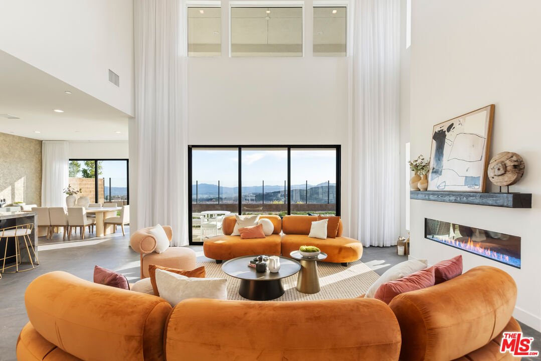 20668 W Hummingbird Ct