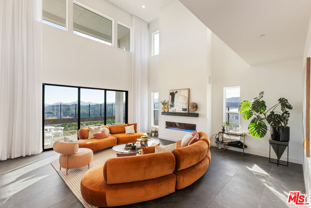 20668 W Hummingbird Ct