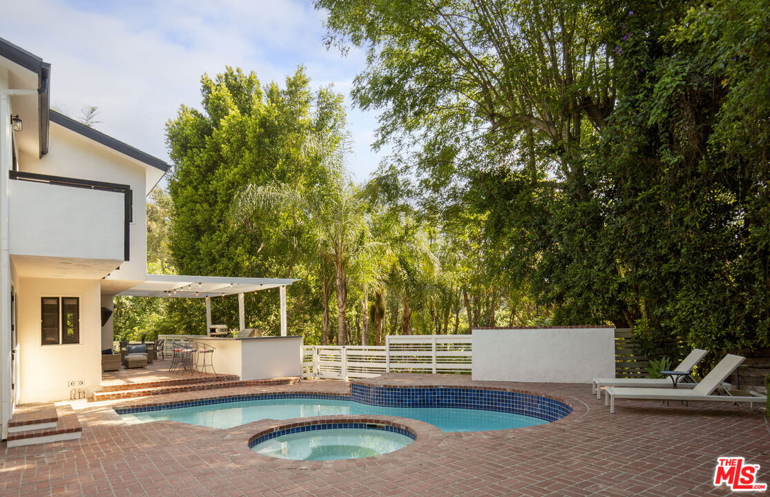 2625 Nichols Canyon Rd