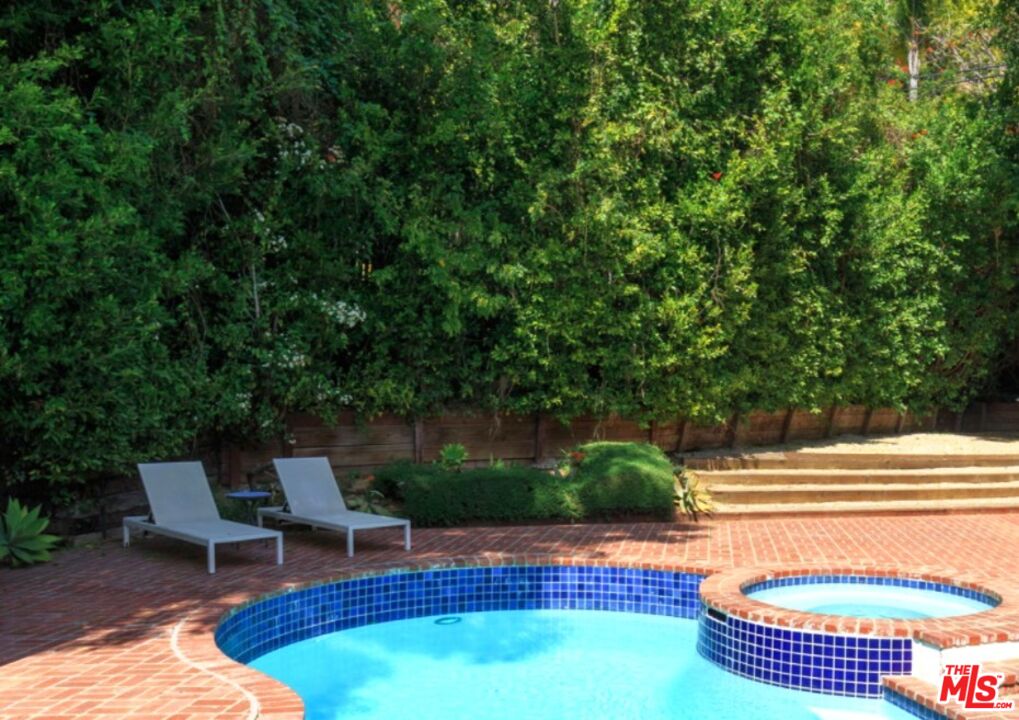 2625 Nichols Canyon Rd