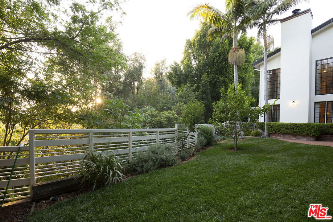 2625 Nichols Canyon Rd