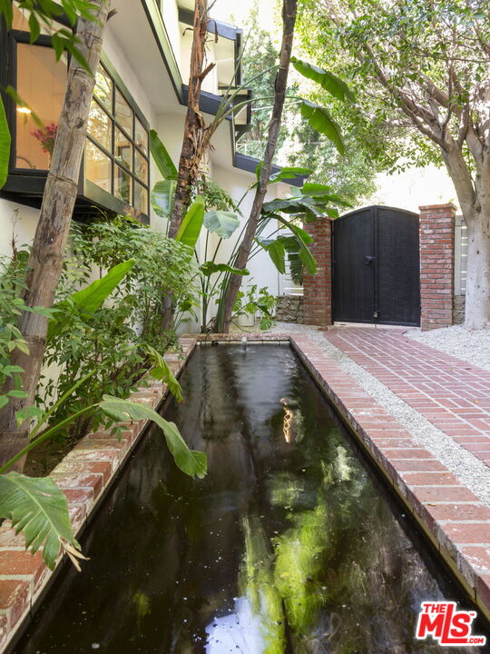 2625 Nichols Canyon Rd