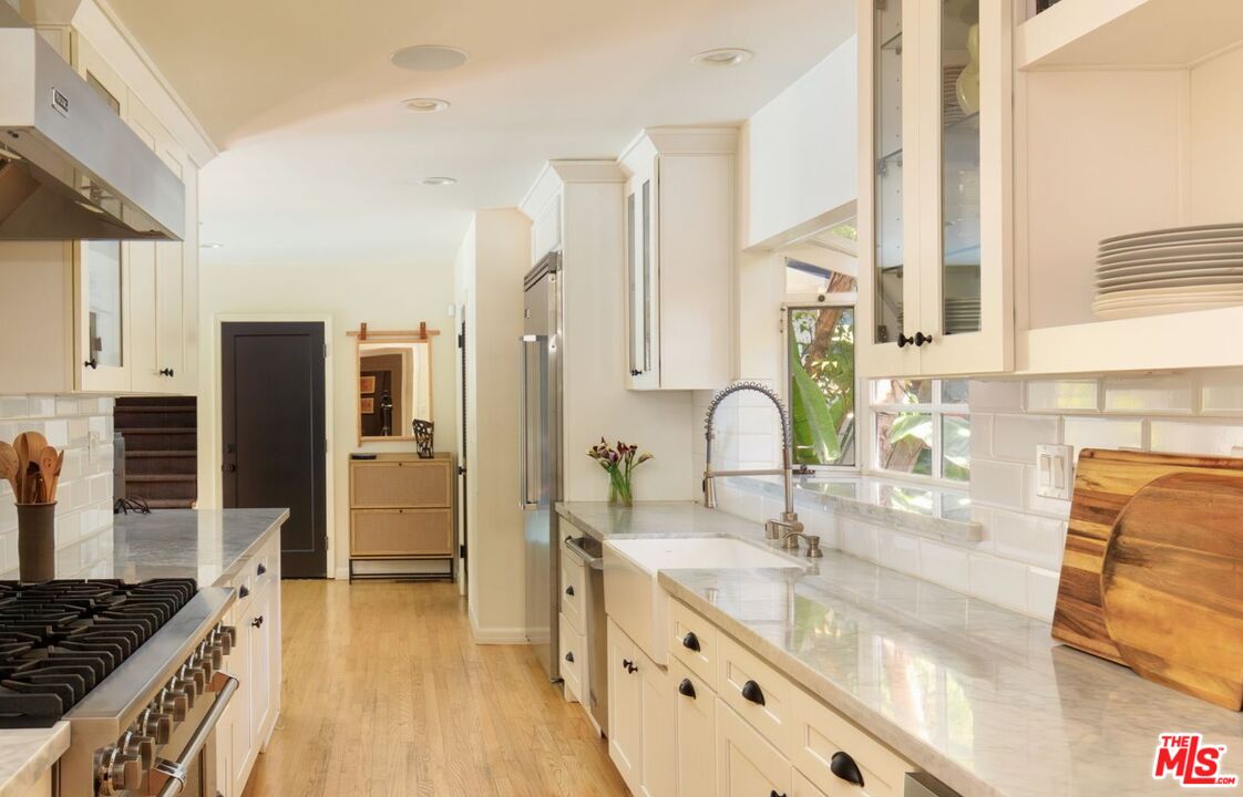 2625 Nichols Canyon Rd