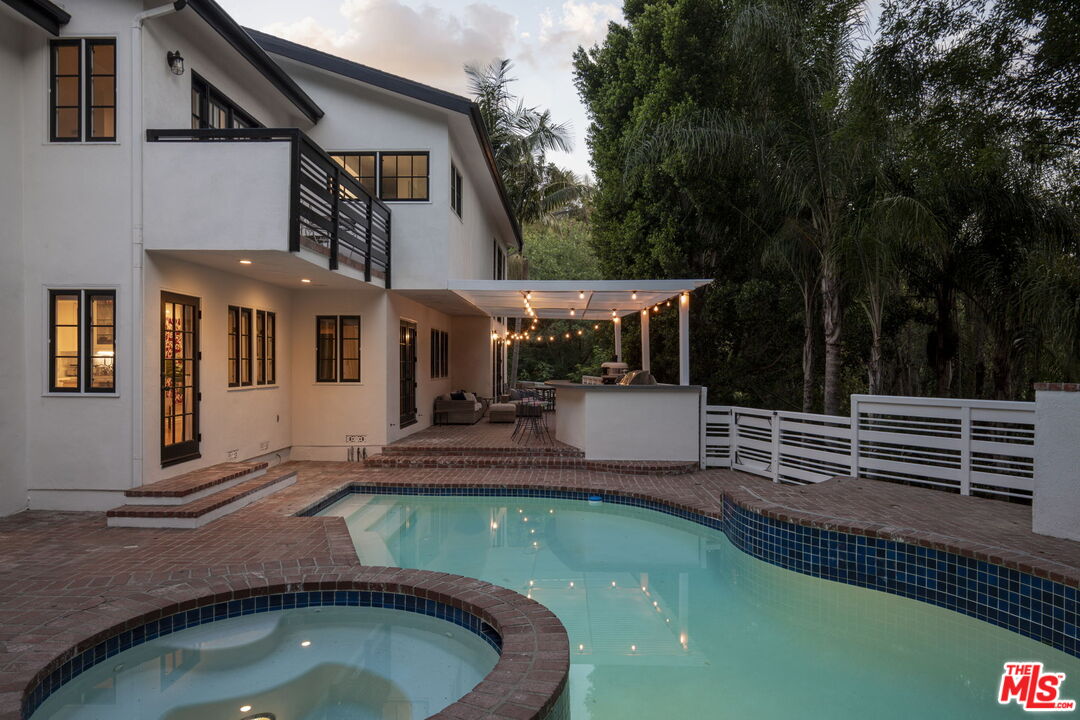 2625 Nichols Canyon Rd