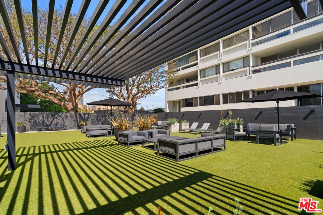 2222 Avenue Of The Stars Unit: 1504