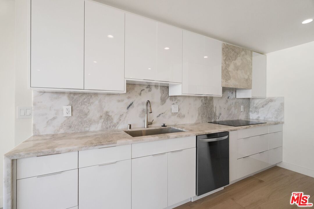 2222 Avenue Of The Stars Unit: 1504