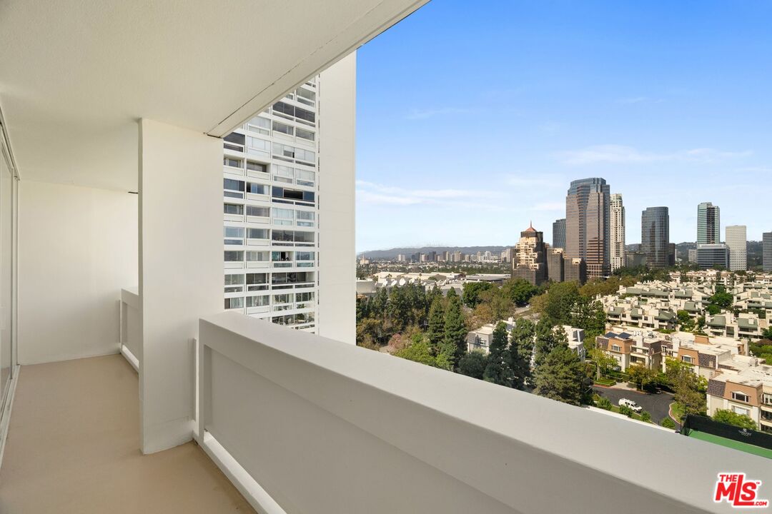 2222 Avenue Of The Stars Unit: 1504