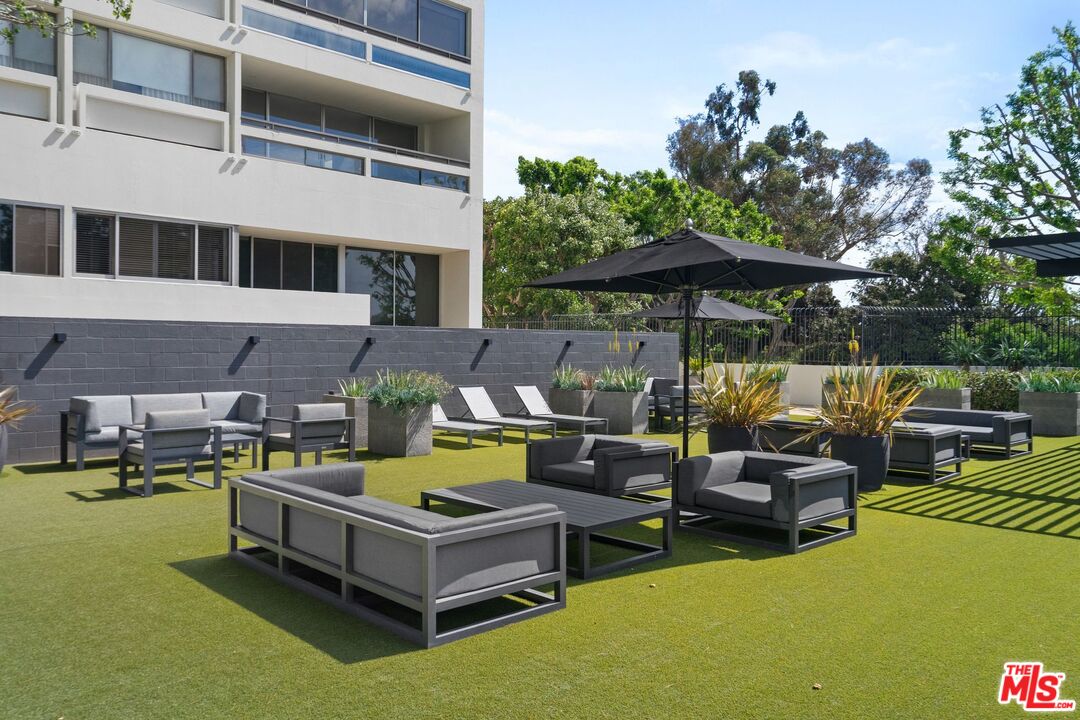 2222 Avenue Of The Stars Unit: 1504