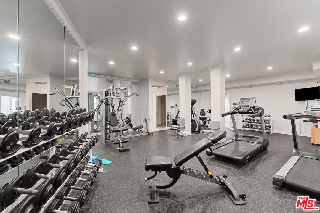 390 S Sepulveda Blvd Unit: 409