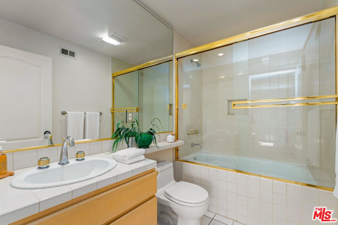 390 S Sepulveda Blvd Unit: 409