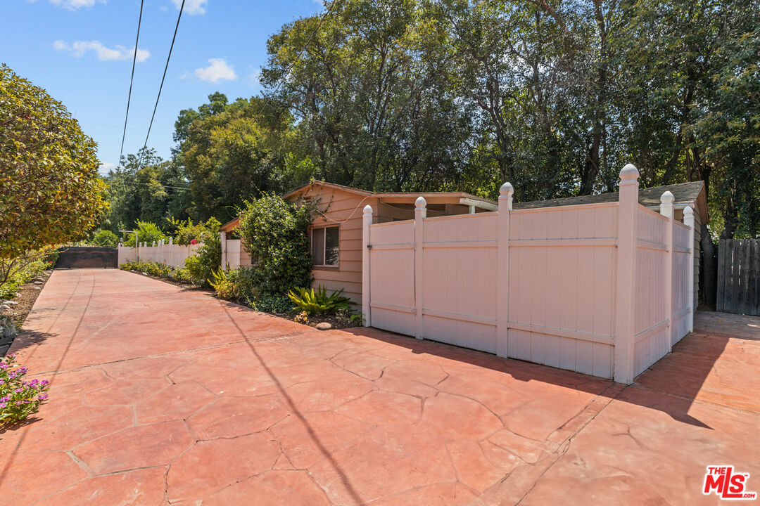8433 Melvin Ave