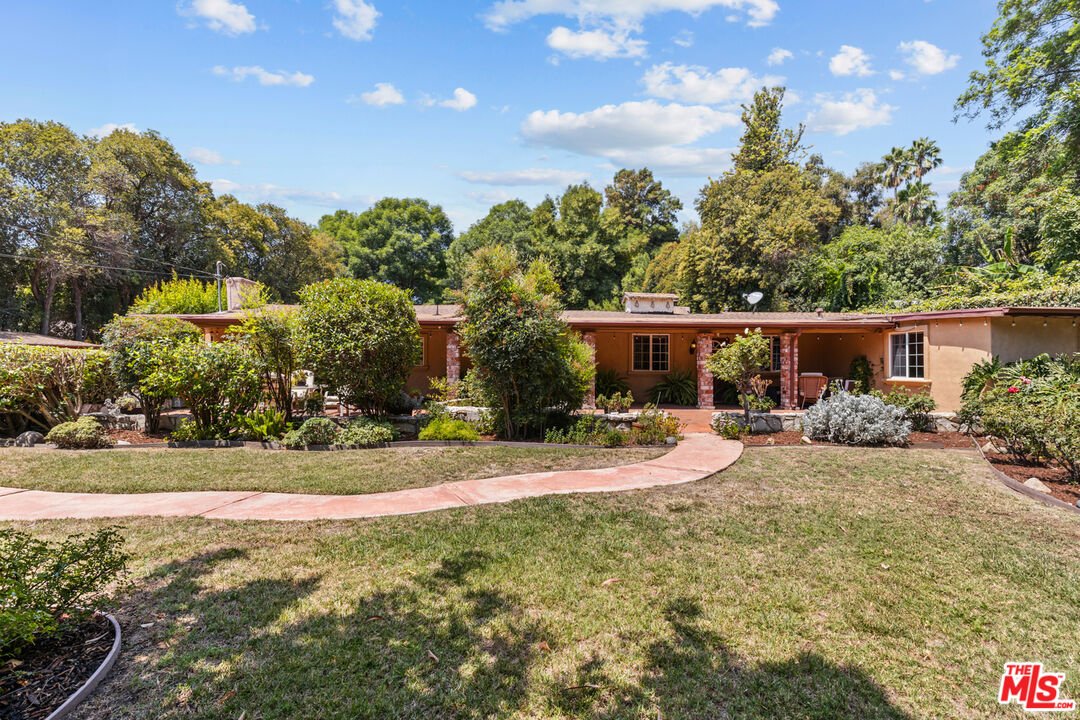 8433 Melvin Ave