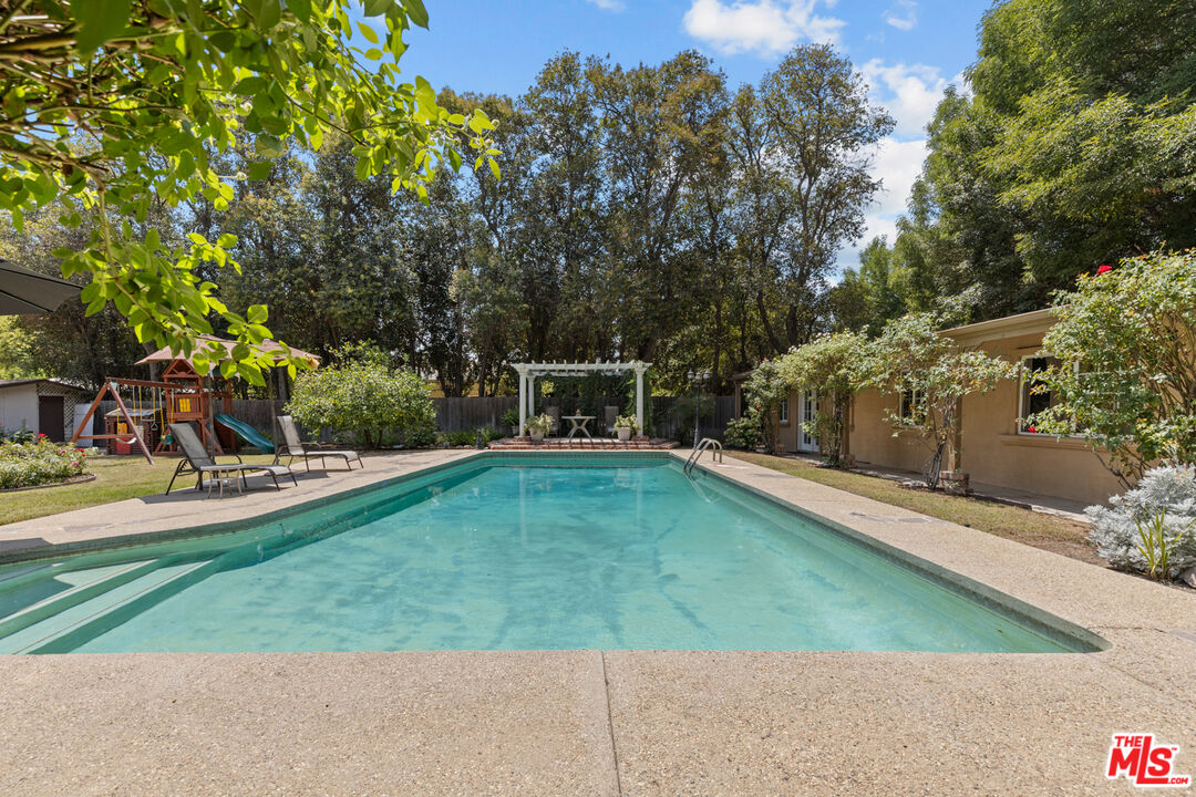 8433 Melvin Ave
