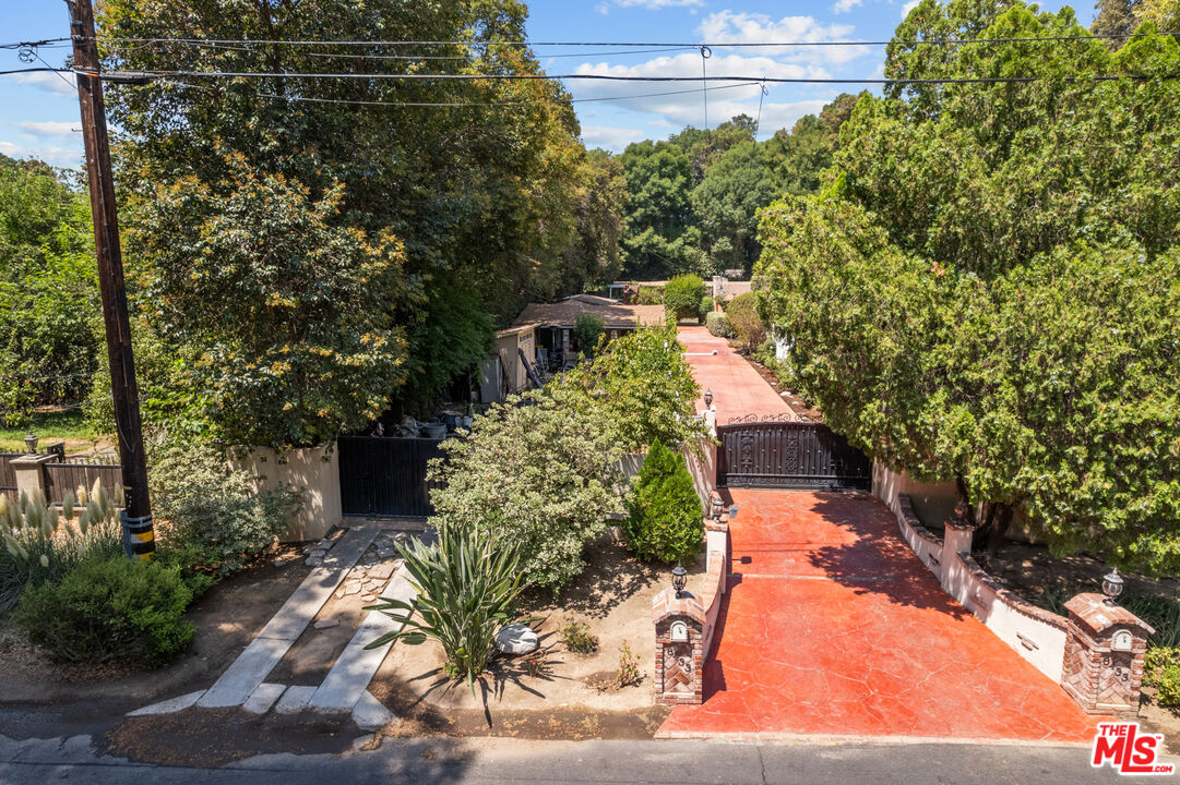 8433 Melvin Ave