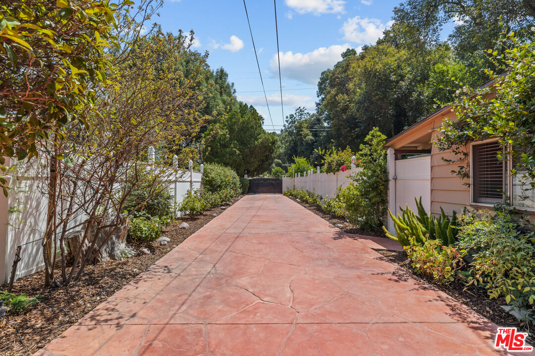 8433 Melvin Ave