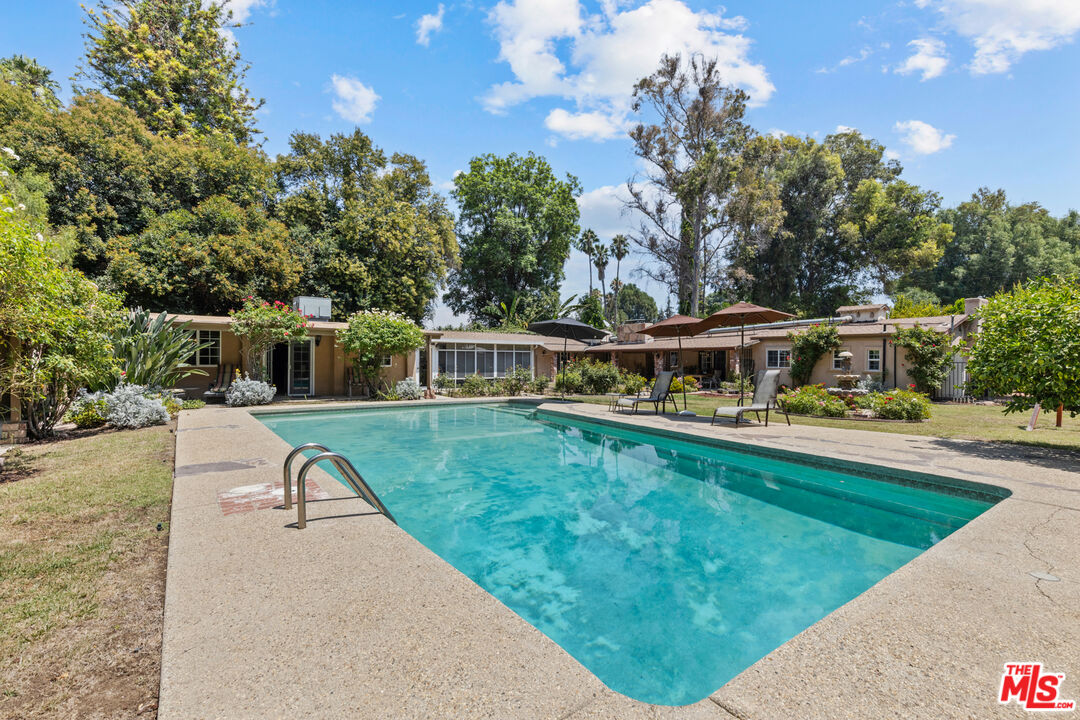 8433 Melvin Ave