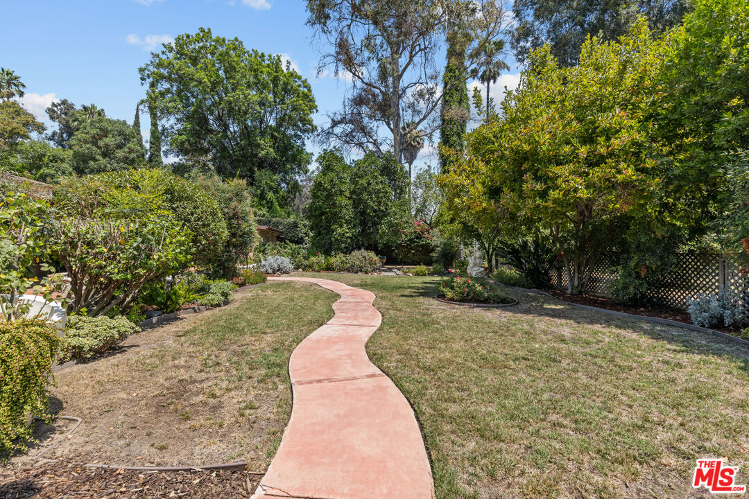 8433 Melvin Ave