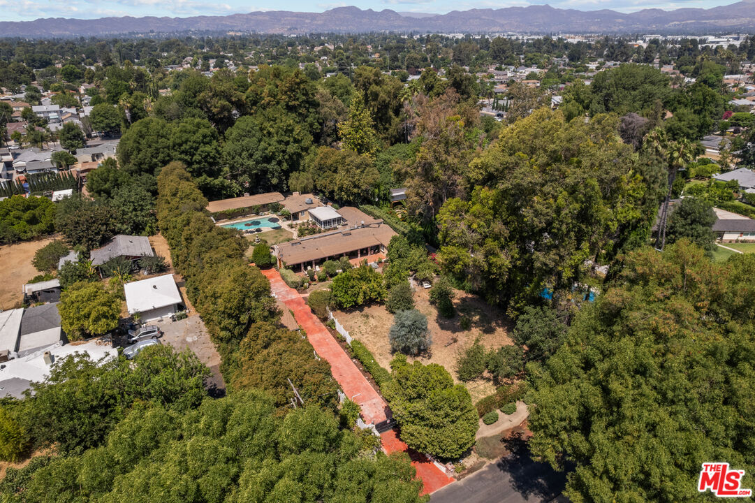 8433 Melvin Ave