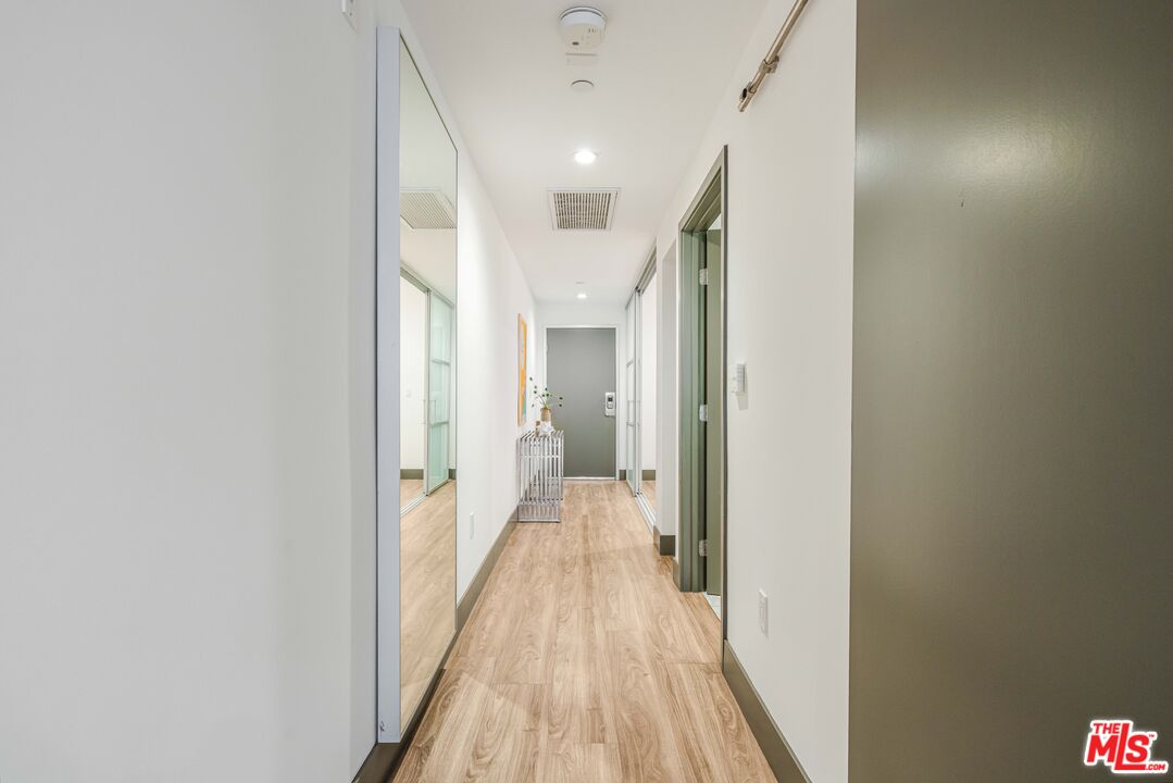 932 S Hill St Unit: 401