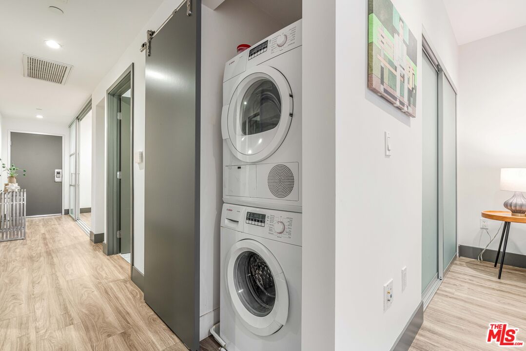 932 S Hill St Unit: 401
