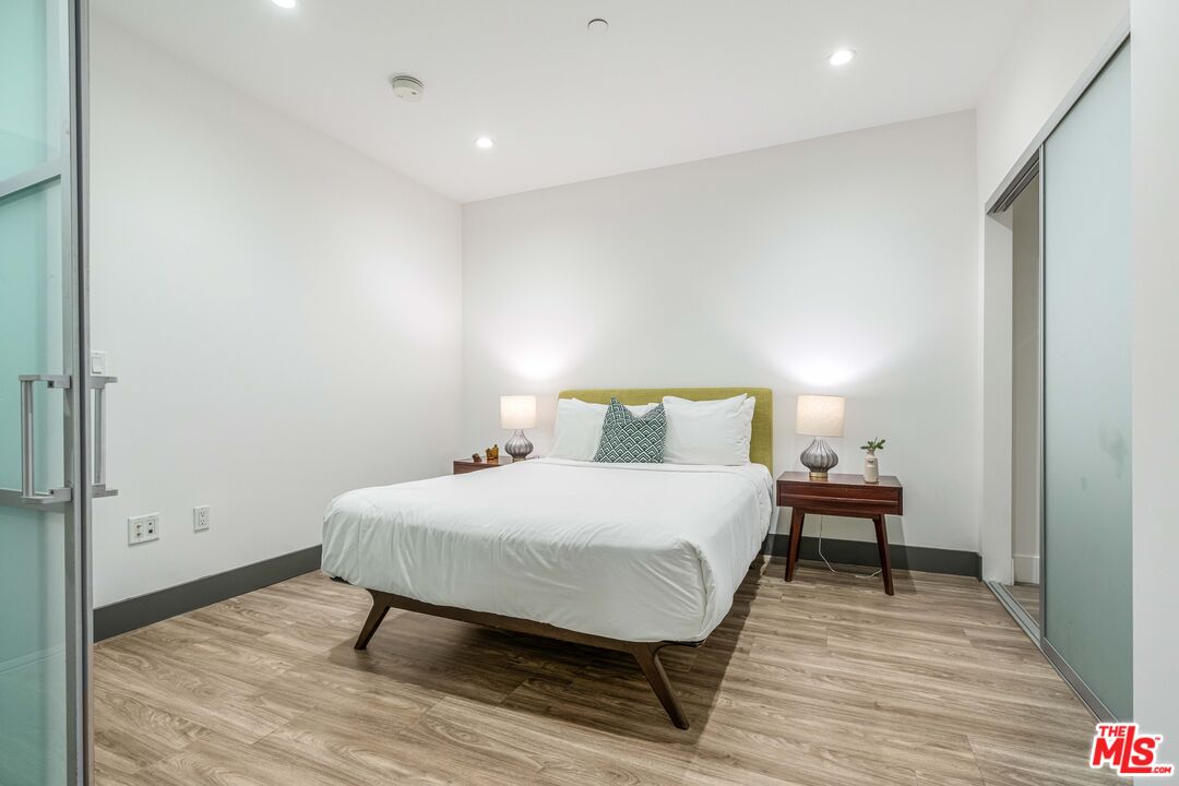 932 S Hill St Unit: 401