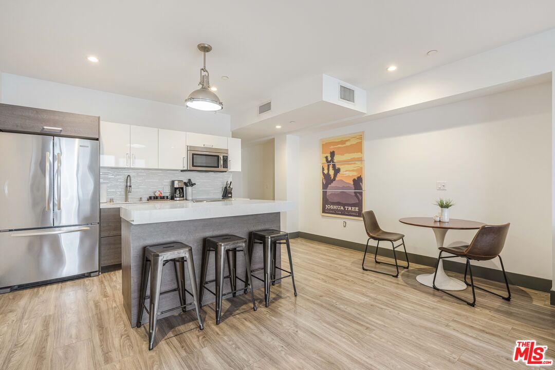 932 S Hill St Unit: 402