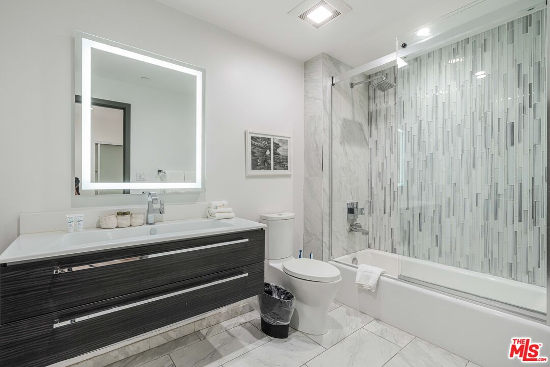 932 S Hill St Unit: 402