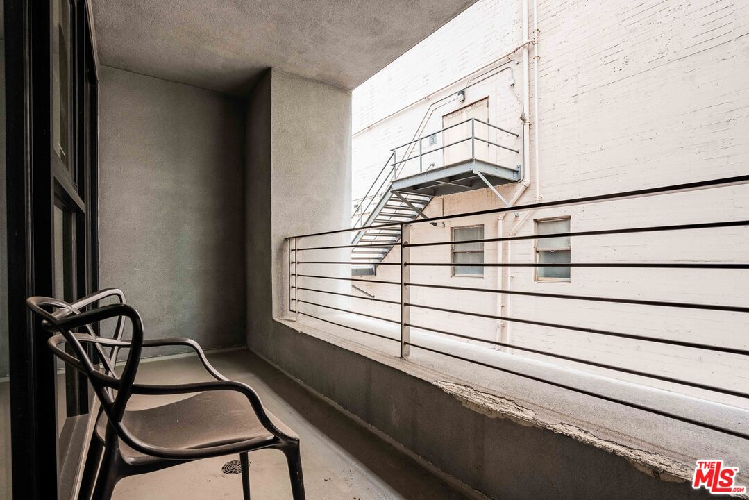932 S Hill St Unit: 402