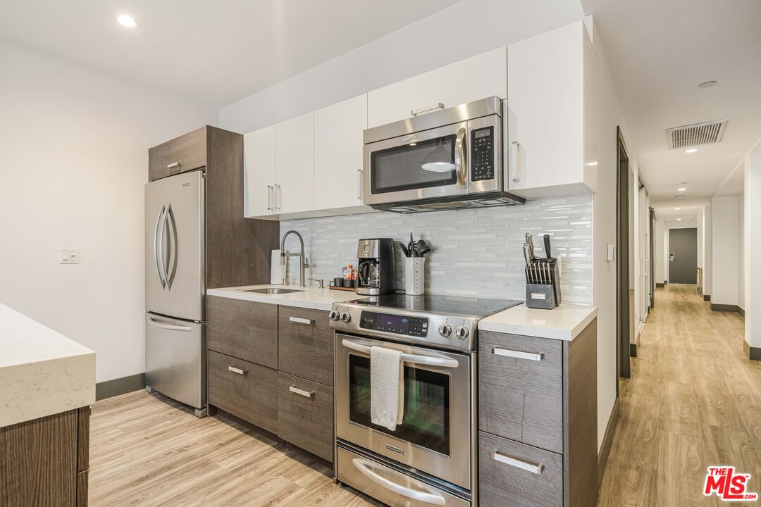 932 S Hill St Unit: 402