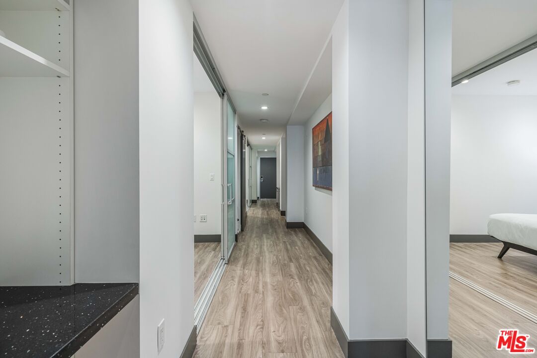 932 S Hill St Unit: 402