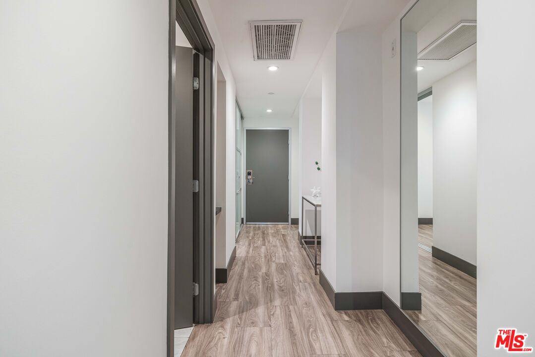 932 S Hill St Unit: 406