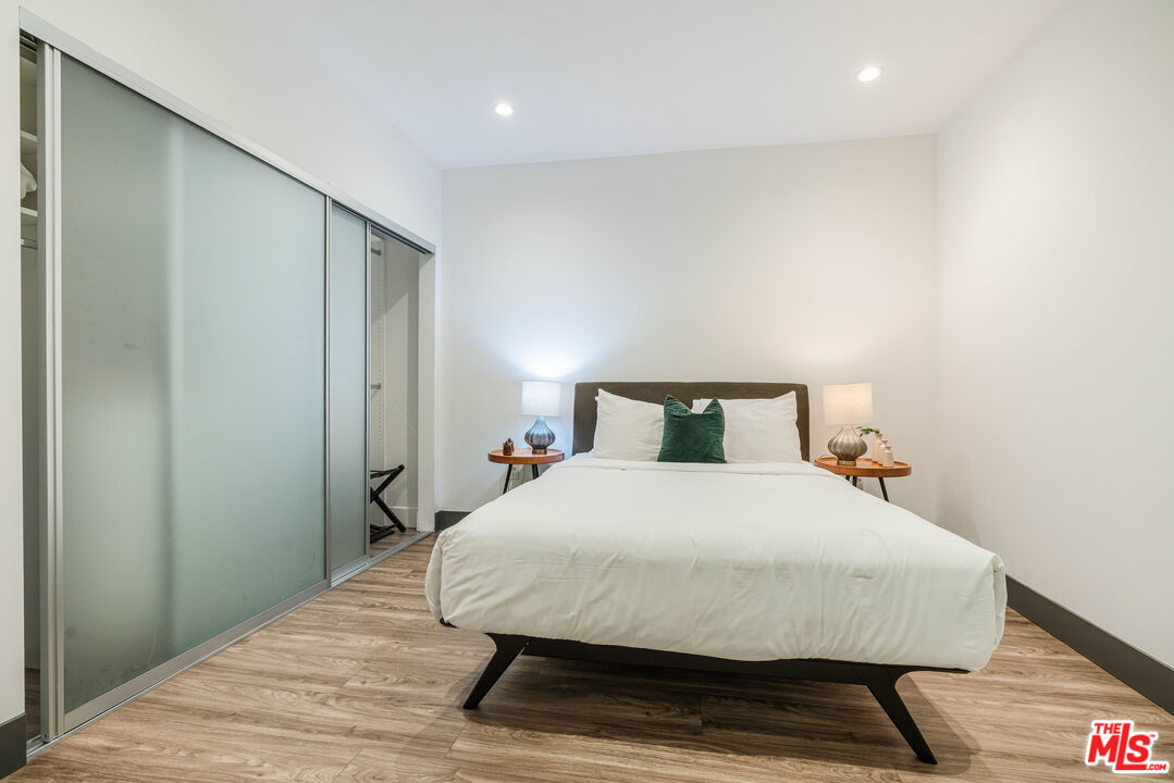 932 S Hill St Unit: 406