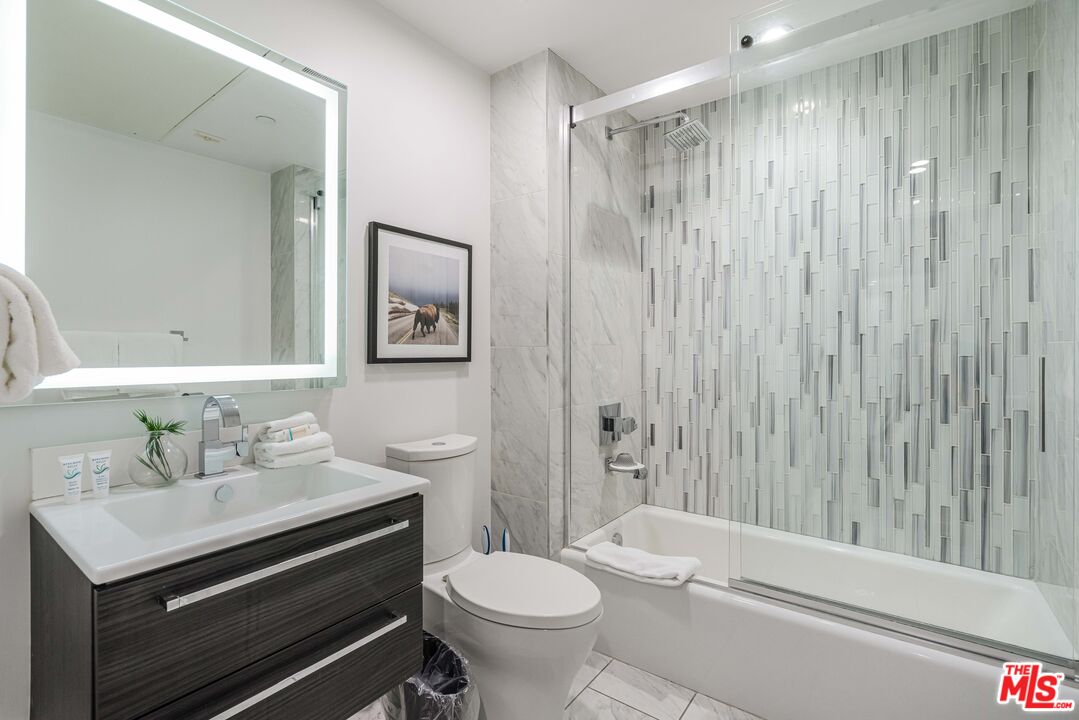 932 S Hill St Unit: 406