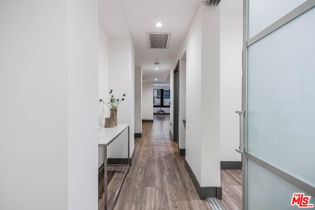 932 S Hill St Unit: 406